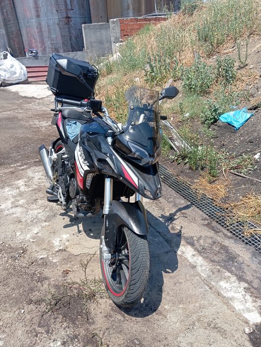 Benelli TRK 251 de 2019