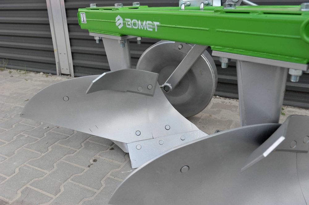 Pług trzyskibowy BOMET TUZ Kat II - do Ursus, Kubota, Yanmar, Iseki
