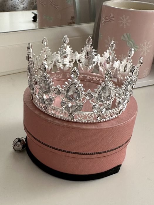 Корона на святковий торт