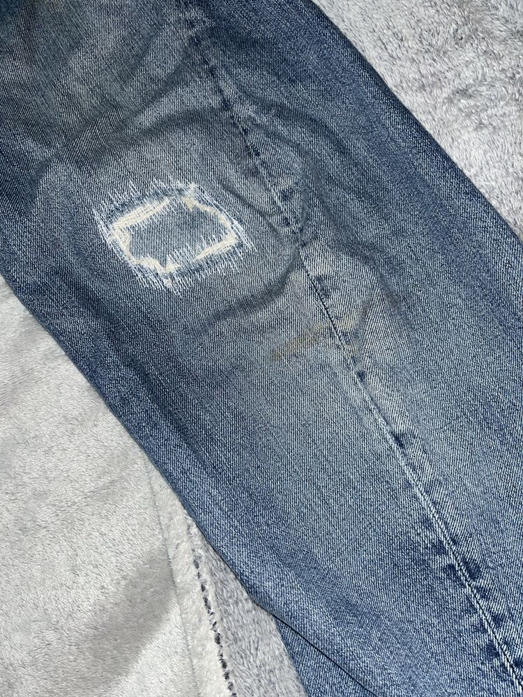 Джинси Levis engineered distressed