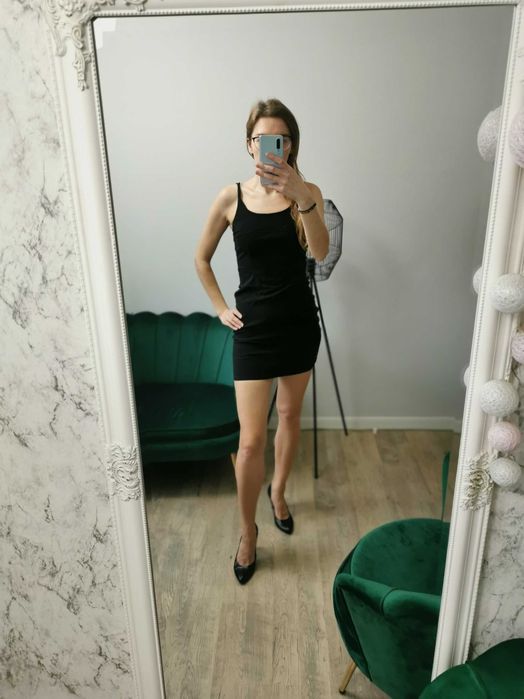 Mała czarna sukienka sylwestrowa