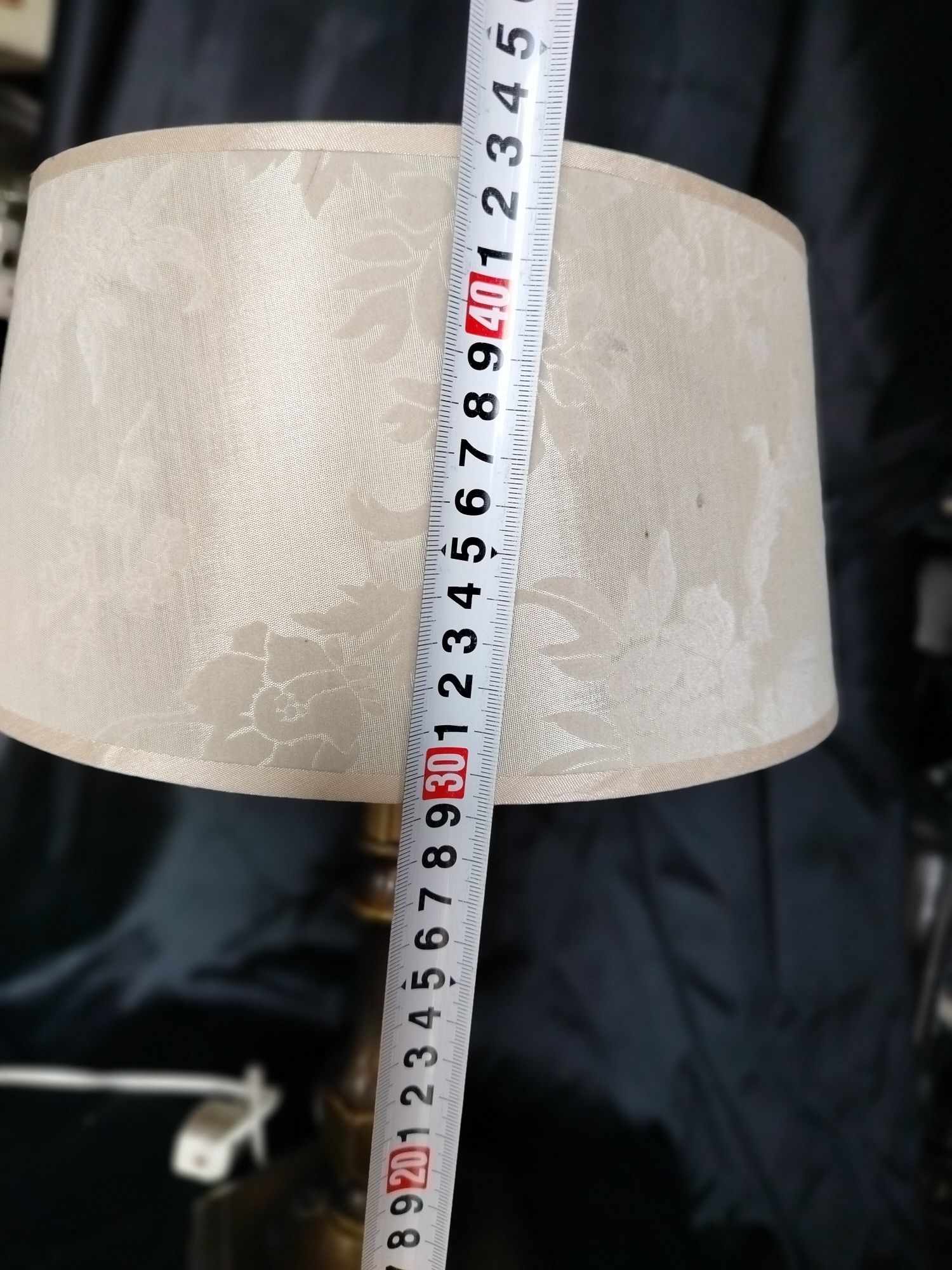 Ładna mosiężna lampa