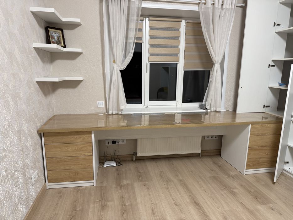 Дитяча стінка з шафами та ліжками для двох