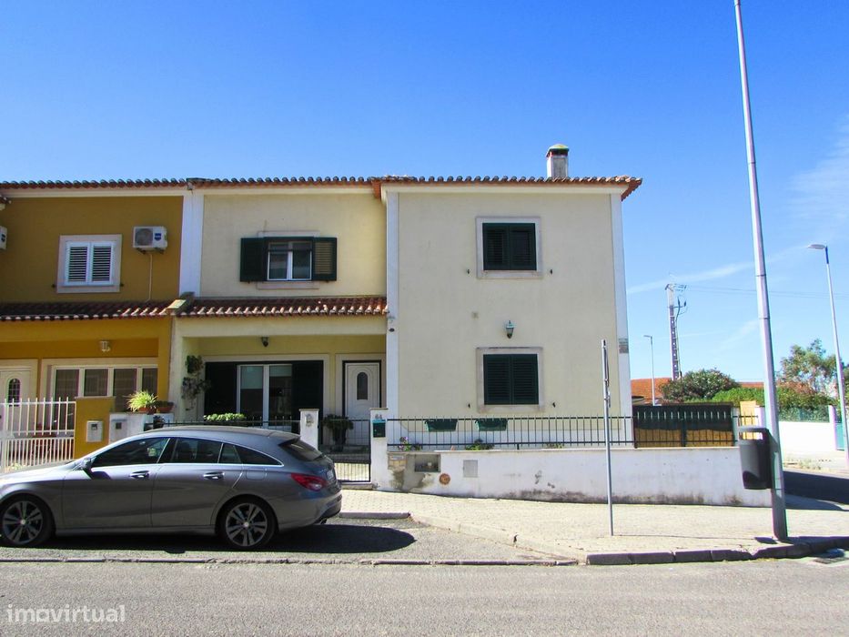 Moradia T5 para arrendamento em Almeirim