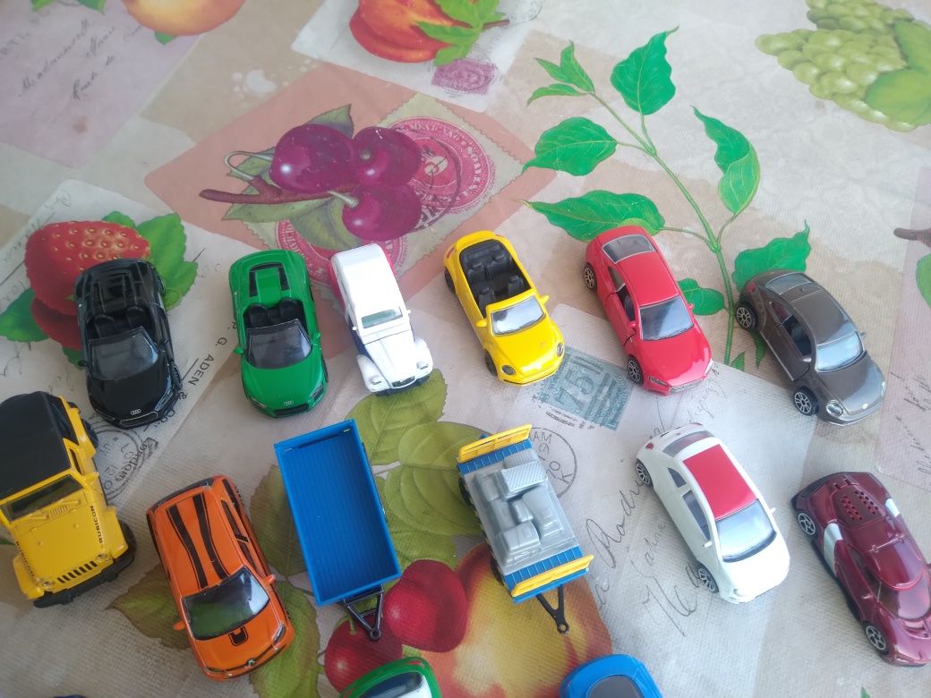 16 carrinhos diecast 1/64