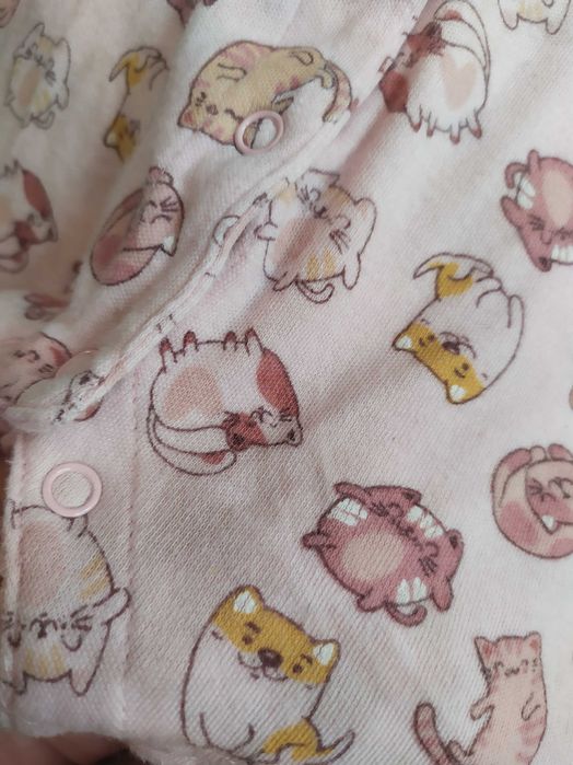 Rampers Coccodrillo 86 kiddie w pieski i kotki piżamka na lato różowy