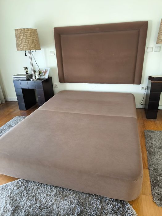 Conjunto de cama + mesas de cabeceira + comoda