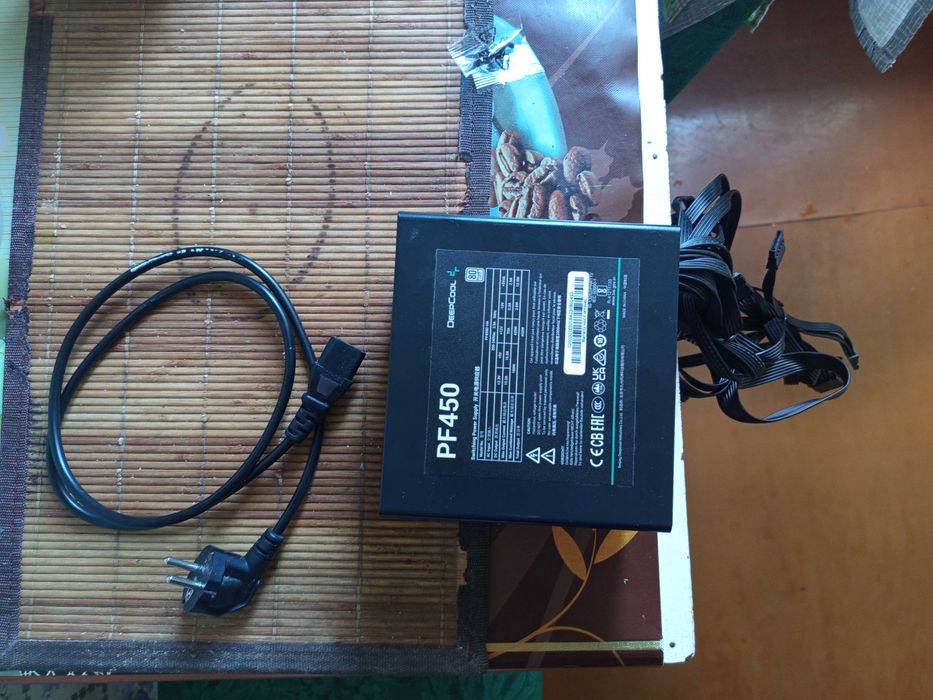 Блок питания Deepcool PF450 — полный комплект.