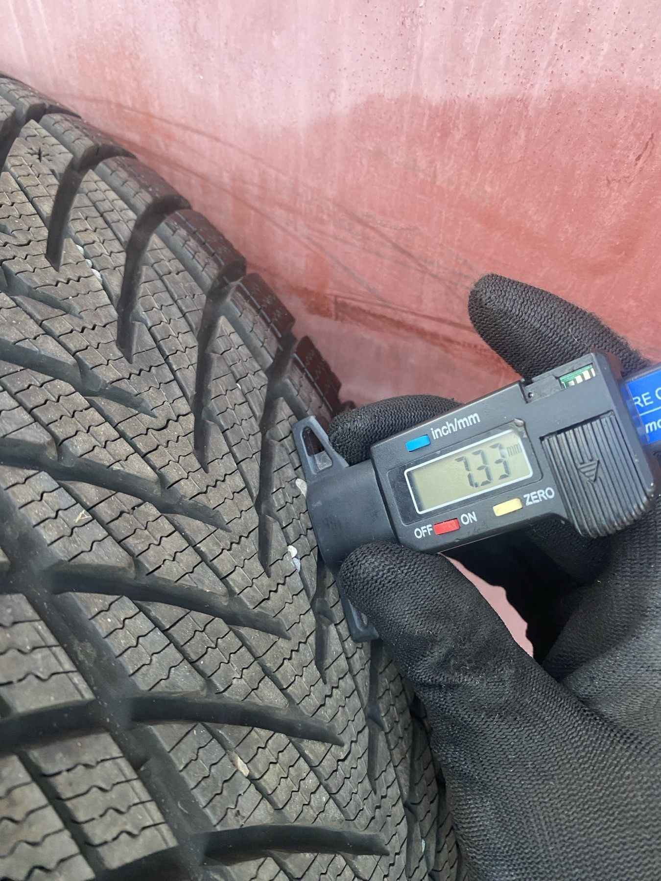 Зимові шини Good Year perfomance 3 225/55 R17 101V 2023 року,
