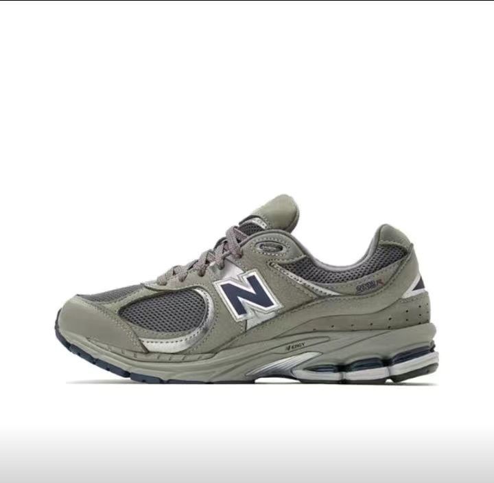 Кросівки New Balance 2002r