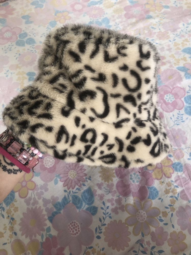 chapeu pêlo leopardo