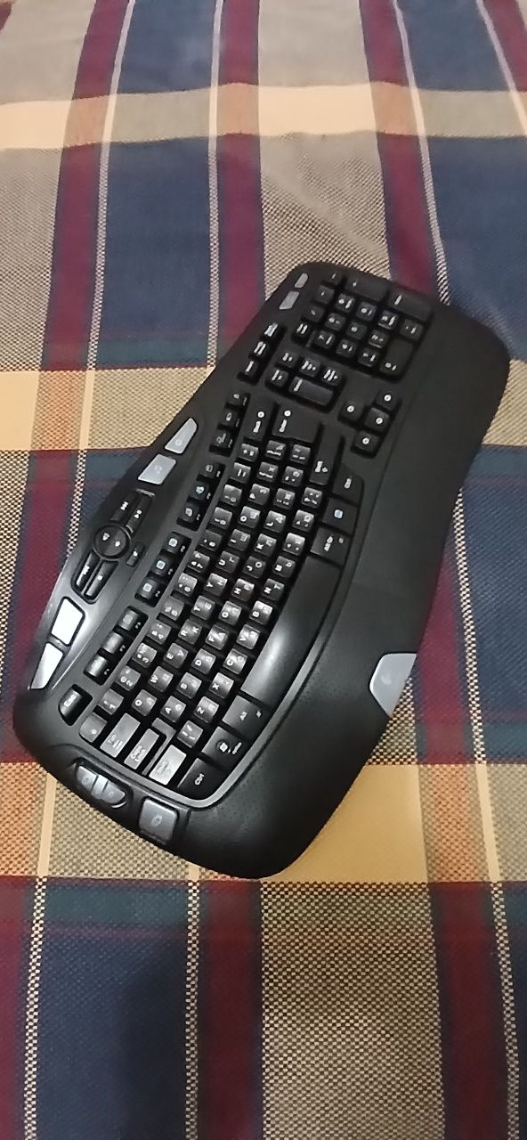 Клавиатура Logitech Wireless Canada 310 +беспроводная мышка в подарок!