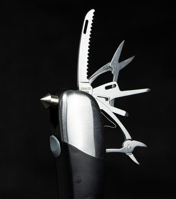 Niezbędnik kierowcy Multitool 8w1 + latarka