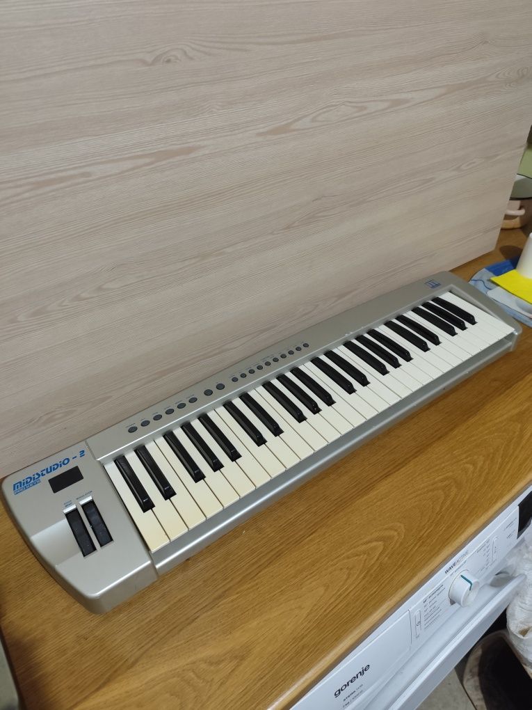 Миди клавиатура MIDISTUDIO miditech