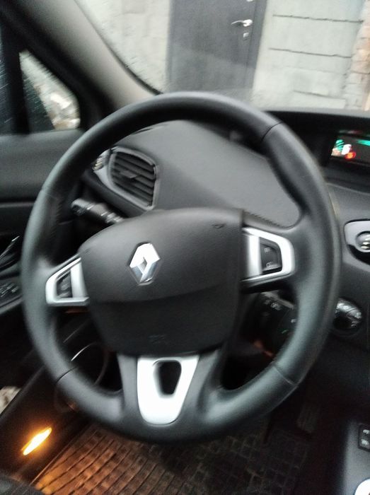 Рено сценік 2011 рік