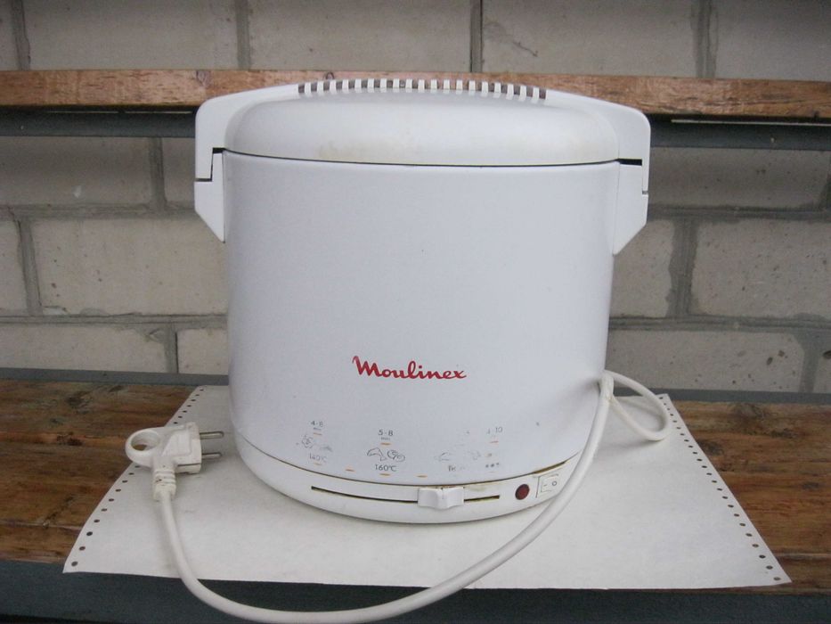 Продам фритюрницу Moulinex