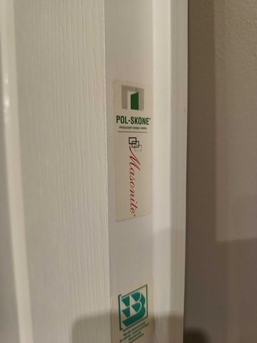 Sprzedam białe drzwi ,sztuk 5 razem z futrynami.Cena 400 za całość.