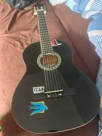 Гітара чорна