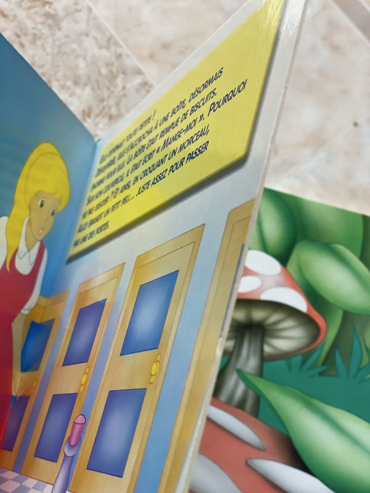 Książka dla dzieci po francusku "Alice aux pays des merveilles"