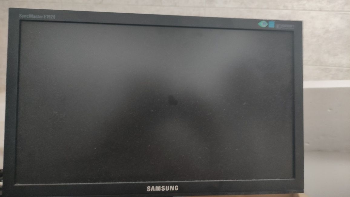 Монитор 19' Samsung e1920, 19 дюймов 1366х768