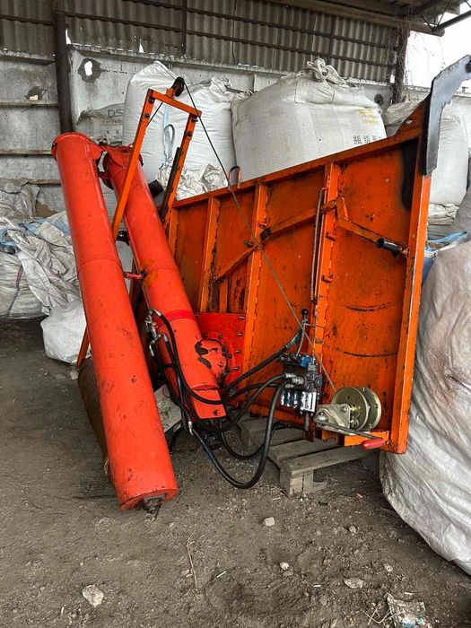 Завантажувач сівалок ЗС-90 (гідроборт) на КАМАЗ