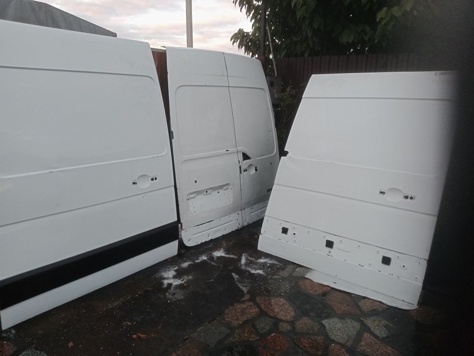 Продам двері renault master Опель сомбо спринтер