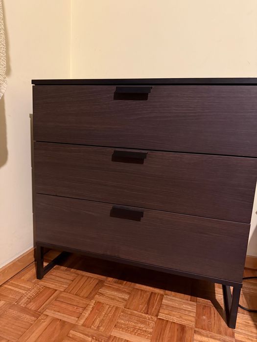 Cómoda castanha 3 gavetas