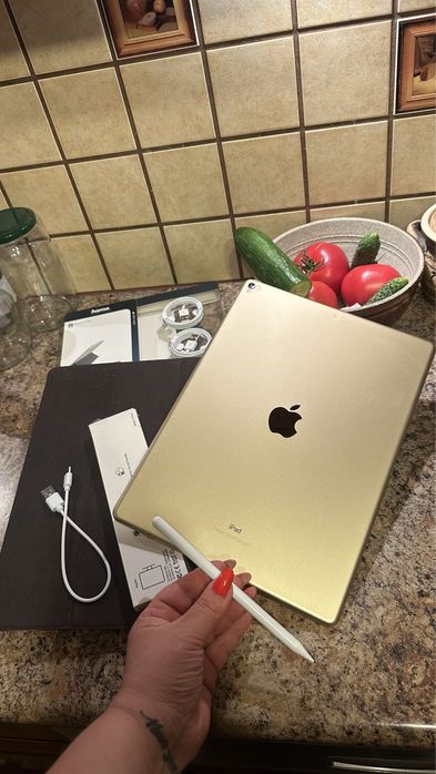 Tablet iPad Apple PRO 12.9” —-128gb —- Touch ID - PROCREATE