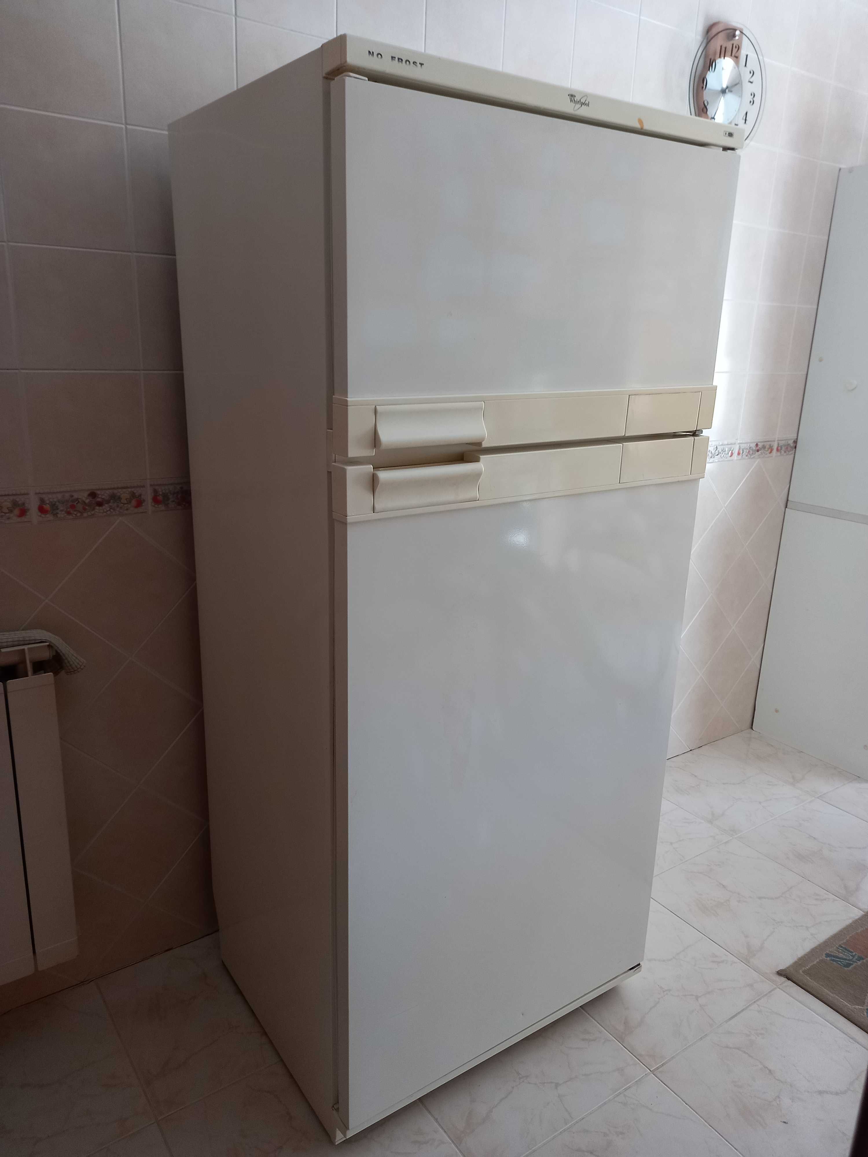 Frigorífico com Congelador WHIRLPOOL No Frost