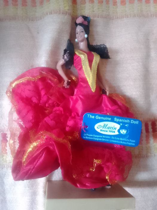 Sevilhana média nova com etiqueta muito linda  só 20€