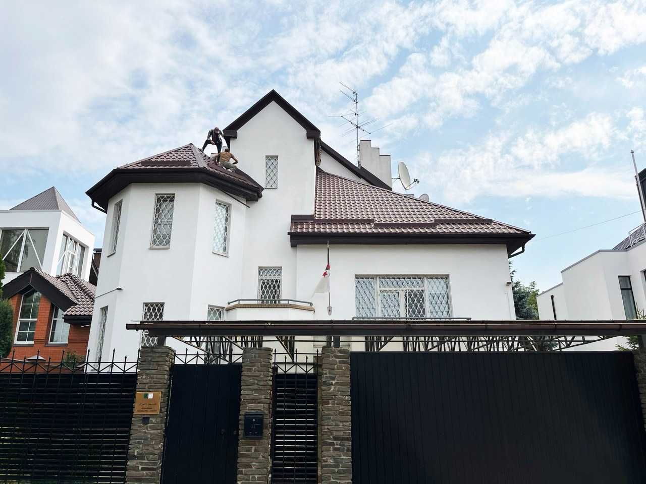 Кровельные работы Киев. Ремонт шифера. Ремонт крыши в Киеве. Дах.