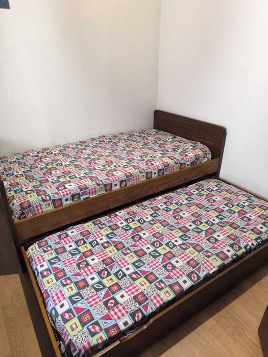 Conjunto de quarto para criança em madeira maciça