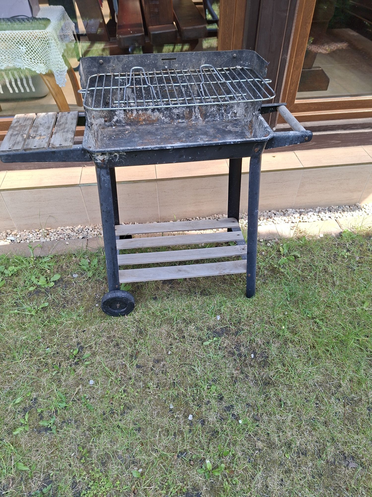 Grill ogrodowy plus brykiet