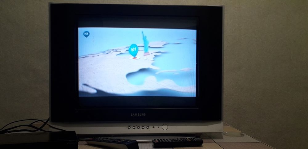 Телевізор самсунг в комплекті з т2 і антеною