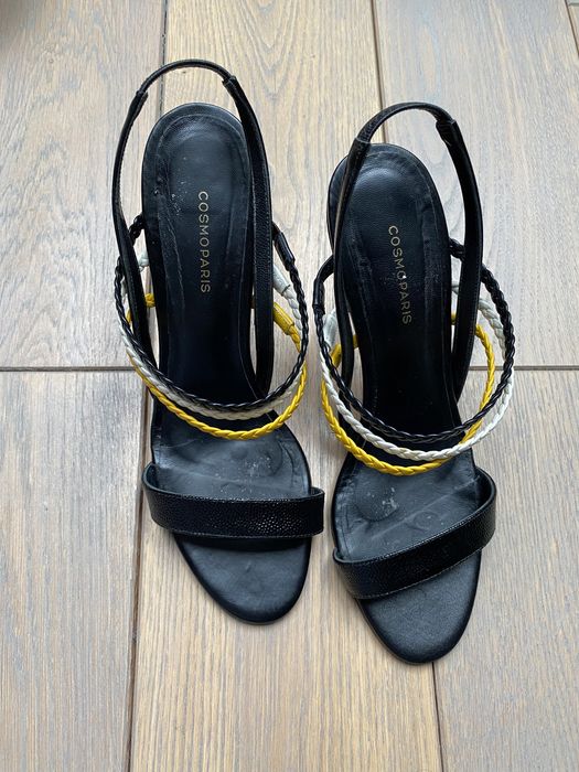 Czarne buty na obcasie Cosmoparis