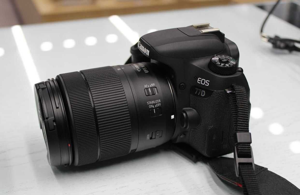 Corpo Canon EOS 77D + EF-S 18-135mm USM + sigma 24mm F1.4 DG HSM Art