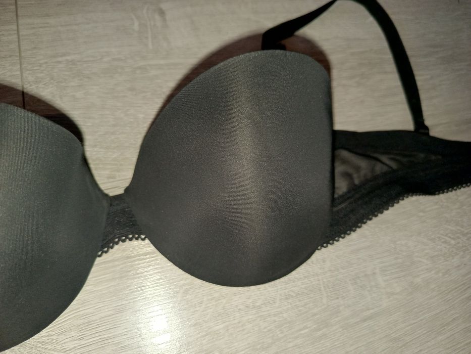 Stanik typu Bardotka