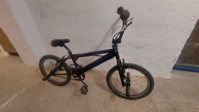 Czarny rower bmx 20