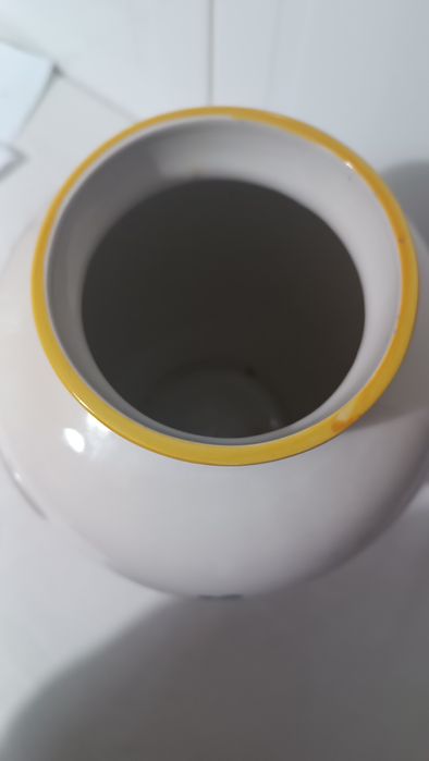 Pote grande Porcelana. Faria e Bento. Pintado a mão .