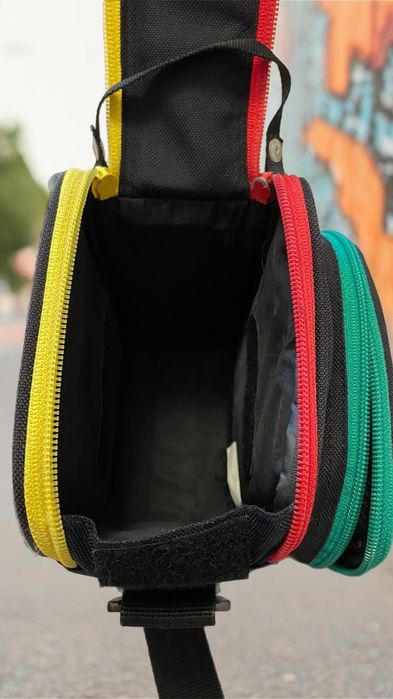 Сумка бренду UNITED COLORS OF BENETTON.  щільна тканина