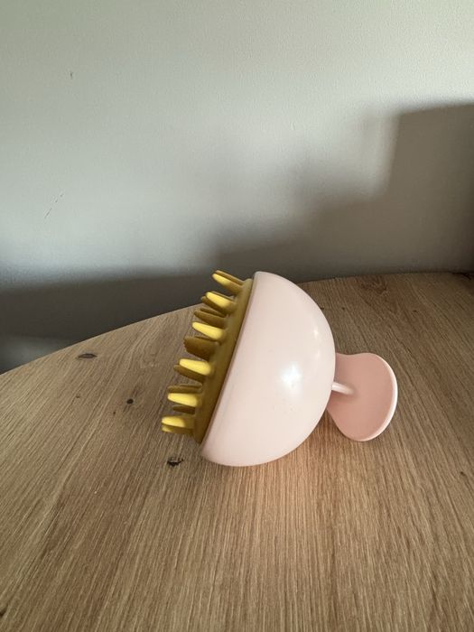 Szczotka masażer do skóry głowy