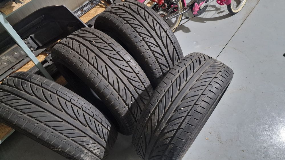 pneus 245/45 ZR18 100Y NOVOS