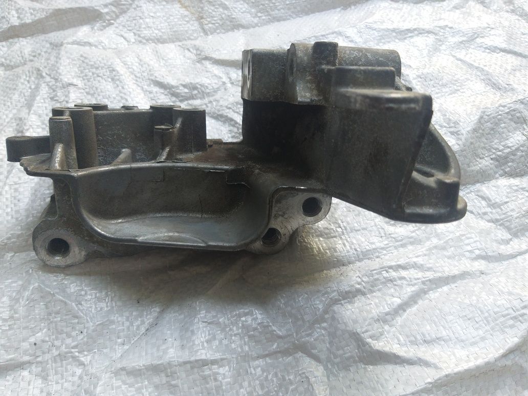 Кронштейн подушки двигателя Ford 1.5 / 1.6 EcoBoost bm5g-6f001-ec