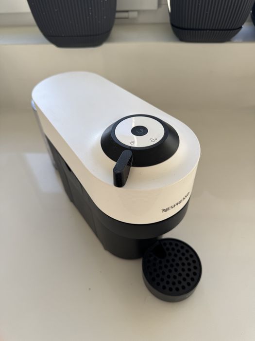 Máquina de café Nespresso Vertuo branca