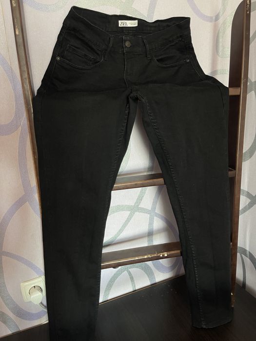 Класні чорні джинси zara