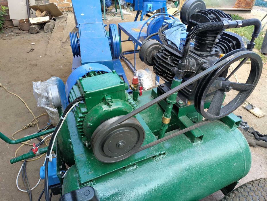 Відмінний компресор з бензиновим  або электродвигатель 220\380 вольт