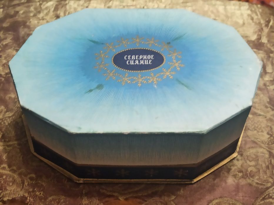 Коробка от духов "Северное сияние"