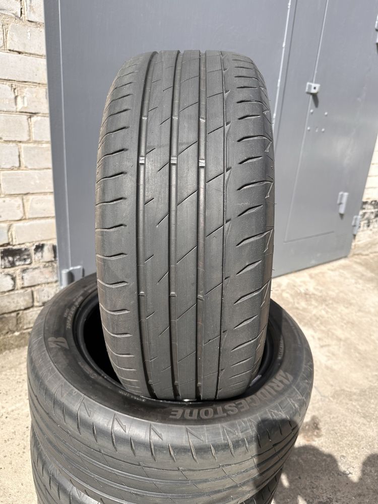 Шини літні Bridgestone Potenza RE004 Adrenalin 225/55 R17 101W