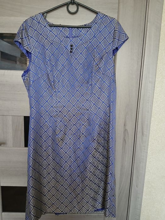 Продам нову шикарну сукню.