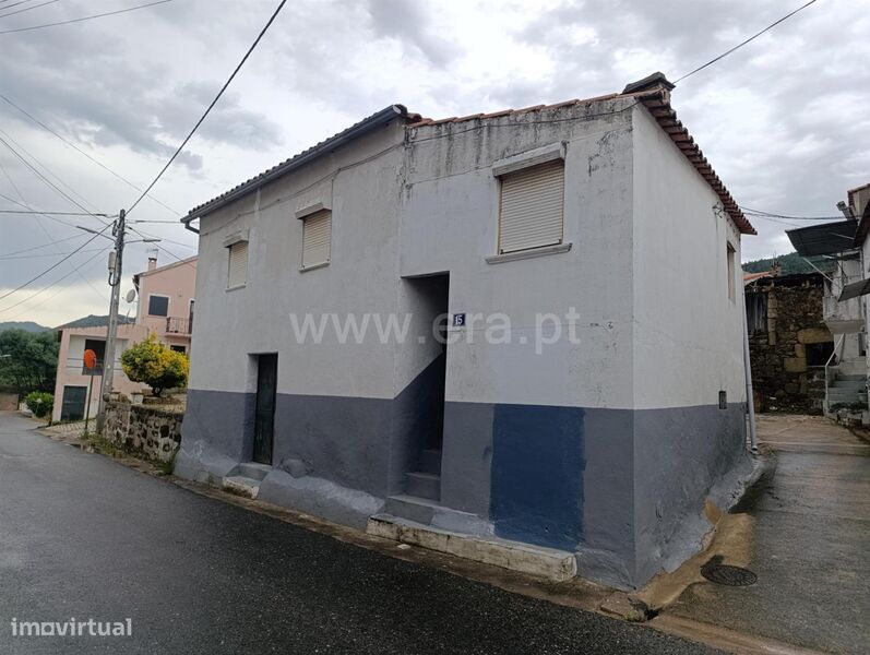 Moradia em Banda T2 / Fundão, Cortiçada